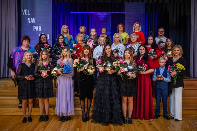 Konkursa "Vēl nav par vēlu" dalībnieki. 